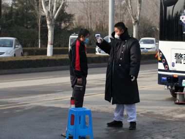 《快递小哥不是你的错，都是冠状病毒惹的祸》-- 王春涛